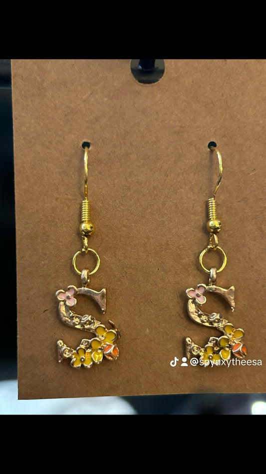 S shaped dangle earring with flowers